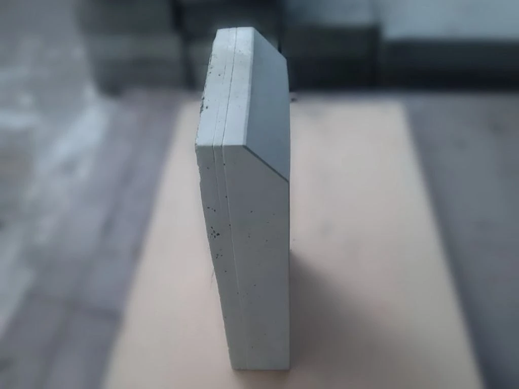 Side profile of a kerb stone showing thickness and chamfer